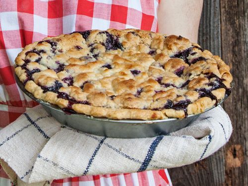 blueberry crumb pie