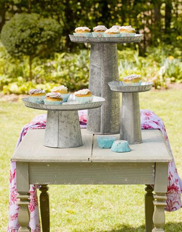 cupcakes on stands