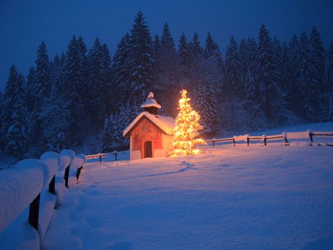 Photos of Churches in the Snow - Best Christmas Photos