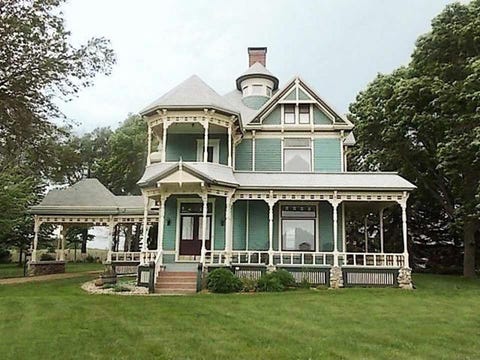 Gingerbread Homes Real Estate Listings Built In 1887 This Elegant Queen Anne Is Listed On The National Register Of Historic Places Inside 4 150 Square Footer You Ll Find A Whopping 14