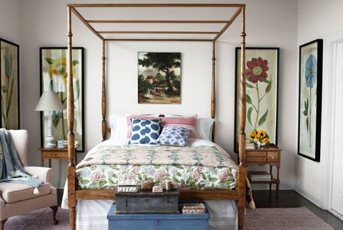 Lively Guest Room