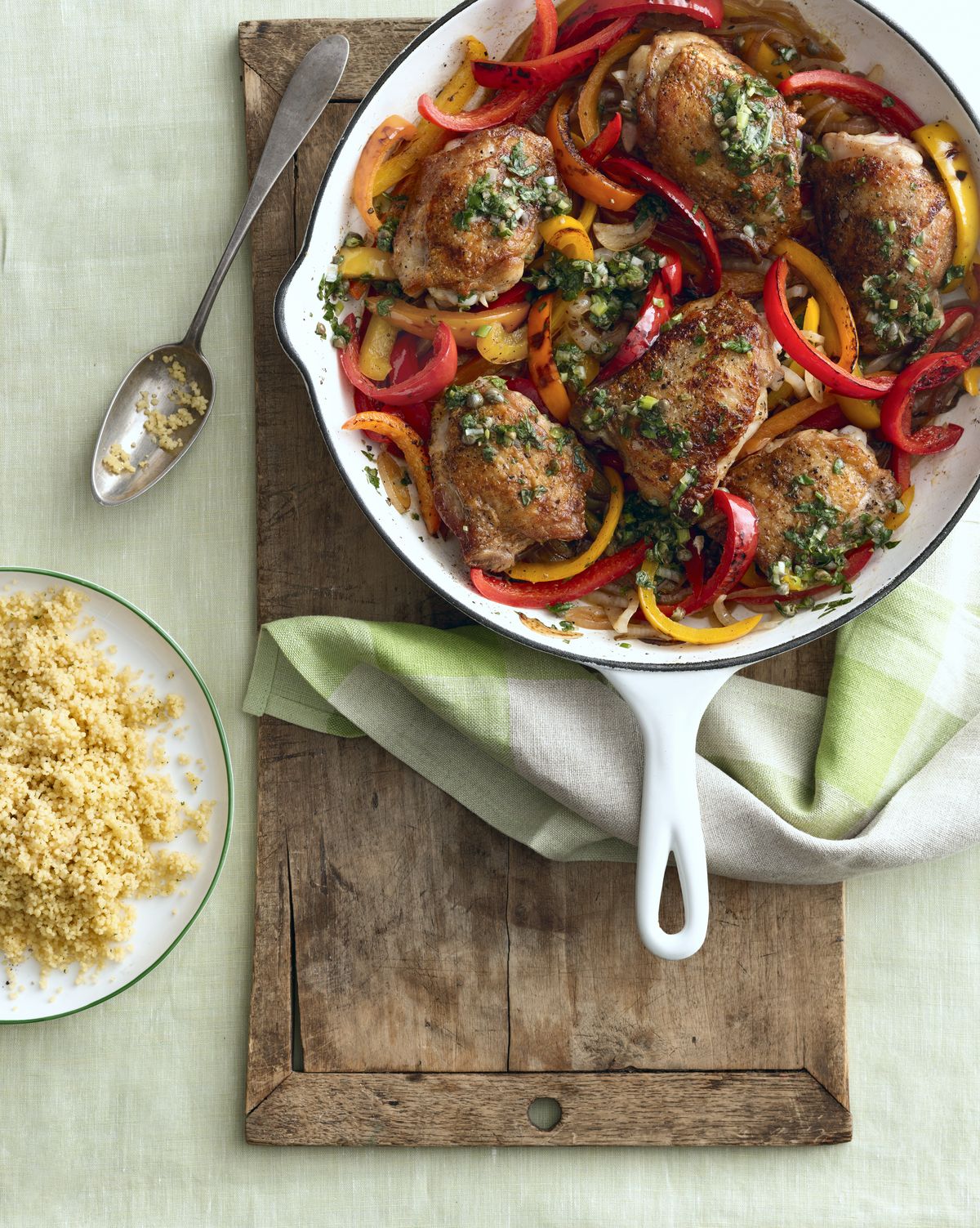 crispy chicken thighs with peppers and salsa verde
