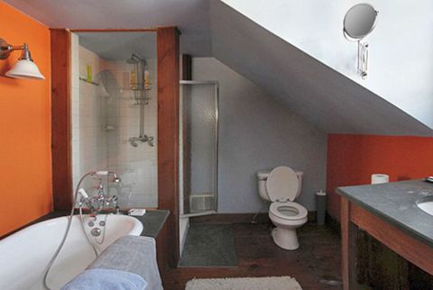 Room, Toilet seat, Property, Toilet, Wall, Plumbing fixture, Interior design, Ceramic, Porcelain, Grey, 