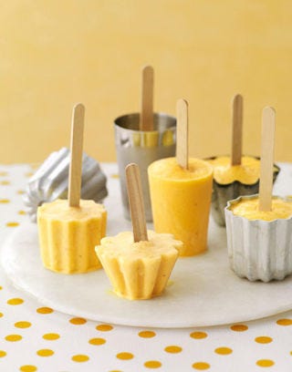 Smoothie à l'orange et à la banane popsicle d'orange