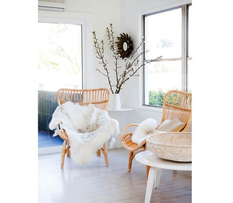 https://hips.hearstapps.com/cnl.h.cdn.cosmopolitan.nl/assets/14/52/nrm_1419515897-10x-interieurinspiratie-schapenvacht.jpg?resize=480:*