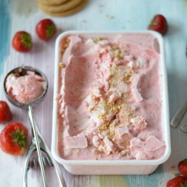 Strawberry cheesecake ijs