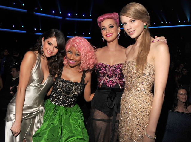 Selena Gomez, NIcki Minaj, Katy Perry en Taylor Swift bij de American Music Awards in 2011