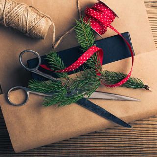 Christmas decoration, Carmine, Christmas, Home accessories, Ribbon, Natural material, Kitchen utensil, Creative arts, Costume accessory, Napkin, 