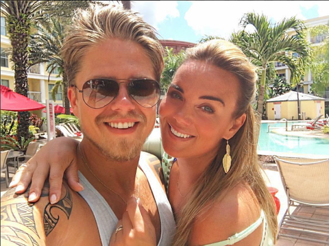 de vriendin van andré hazes jr. showt haar babybuikje op instagram