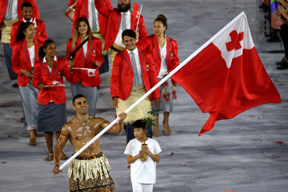 Pita Taufatofua voor Tonga olympische openingsceremonie rio 2016