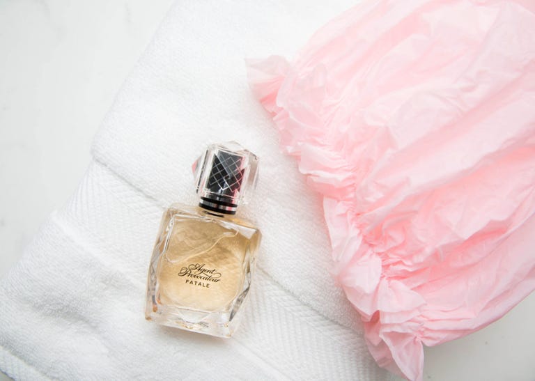 
Semprotkan parfum sesudah mandi