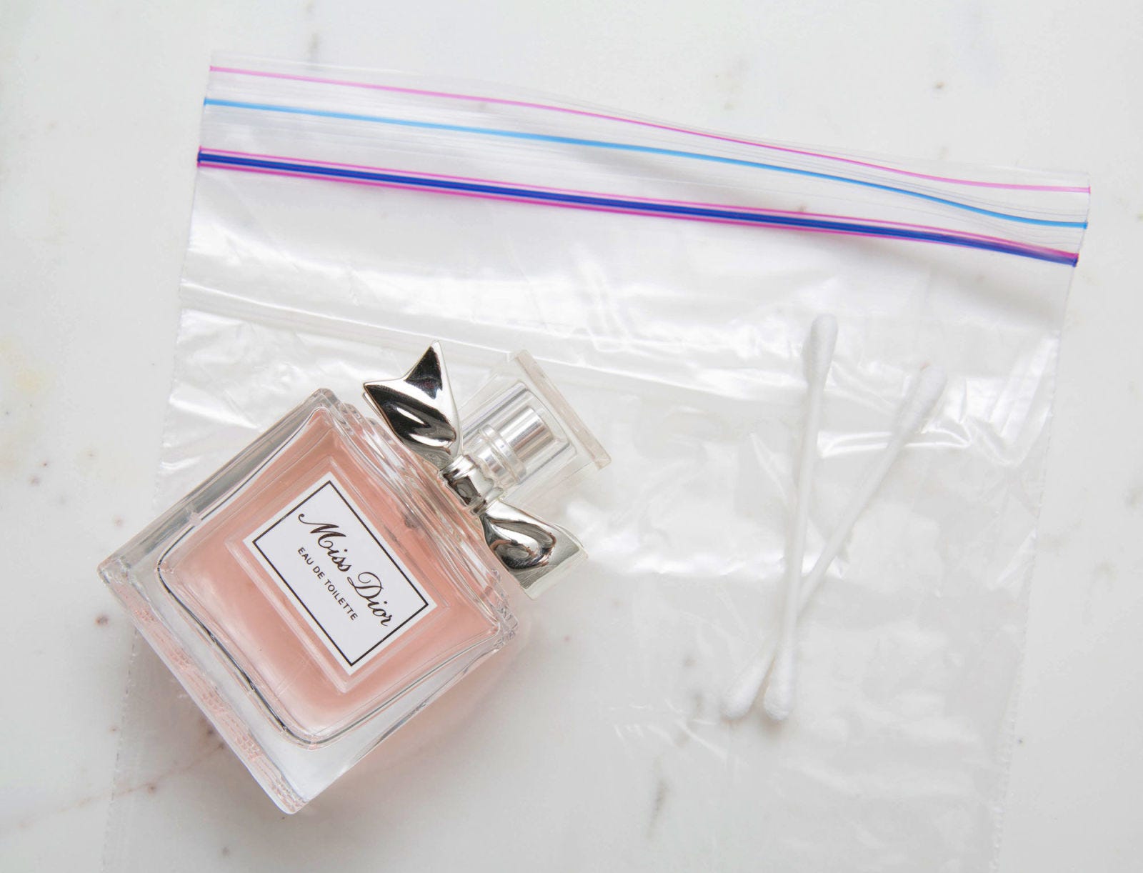Parfum et cotons-tiges