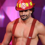 Facial hair, Helmet, Shoulder, Chest, Joint, Barechested, Personal protective equipment, Hard hat, Trunk, Competition event, 