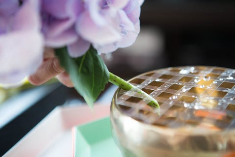 フローリストが伝授 おうち空間を彩る お花の飾り方 テク フローリストが伝授 おうち空間を彩る お花の飾り方 テク