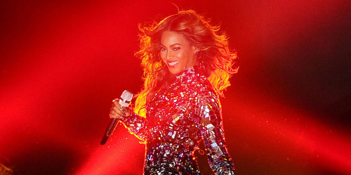 Behind-the-Scenes VMA Clip Proves That You Never, Ever Say No to Beyoncé