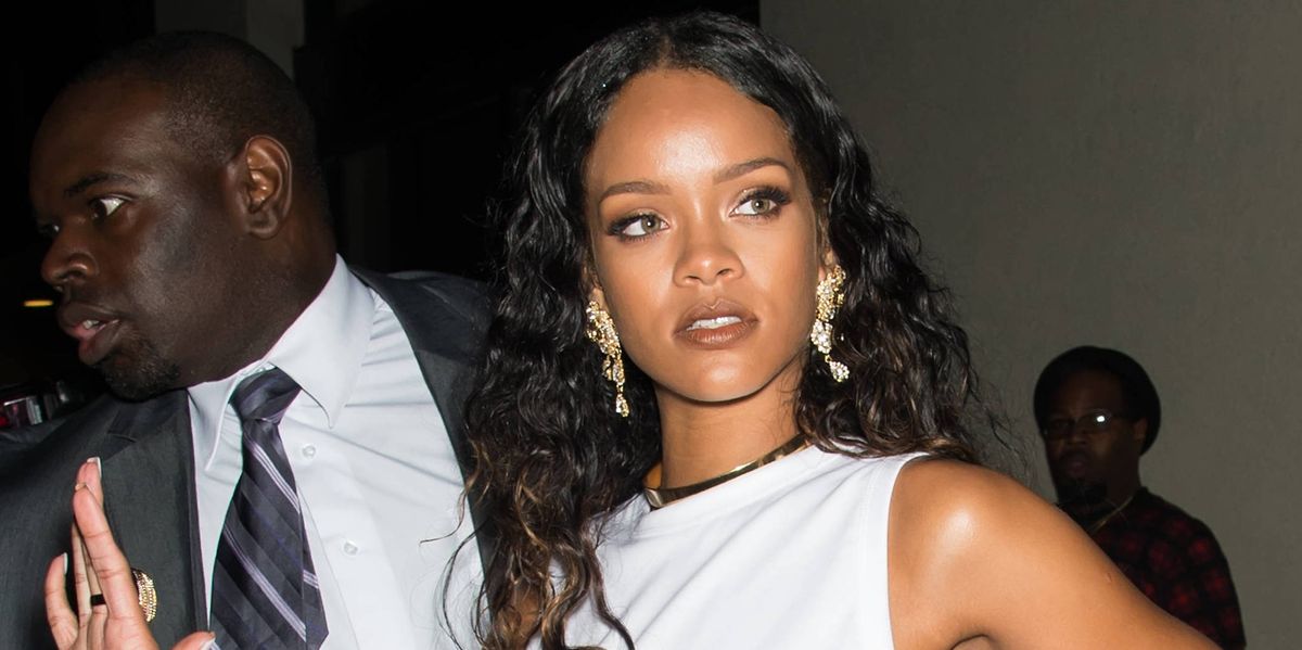 Rihanna Blasts Cbs For Pulling Her Song From Nfl Broadcast