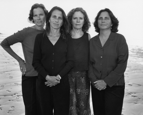 4 Sisters Take Photos Together Every Year for 40 Years