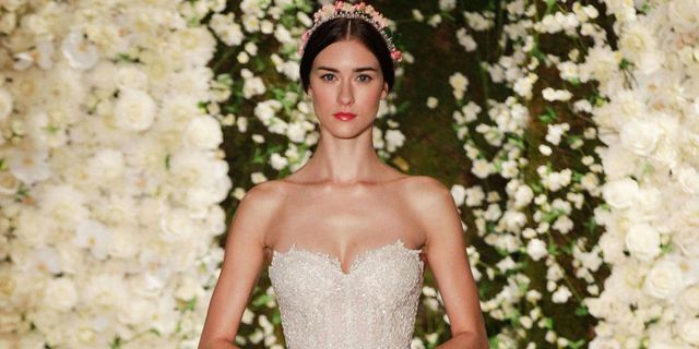 13 Gorgeously Sexy Wedding Gowns