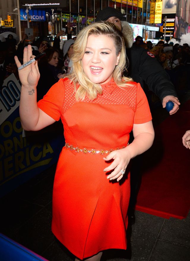 Kelly Clarkson Shuts Down Fat-Shaming Troll in the Best Way