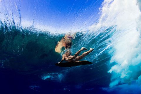 14 Surreal Photos of Surfers Above and Below the Water