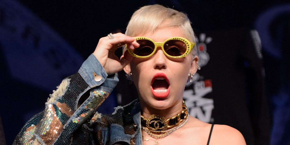 Miley Cyrus Shuts Down Tabloid Pregnancy Report In A Hilarious Way 5241