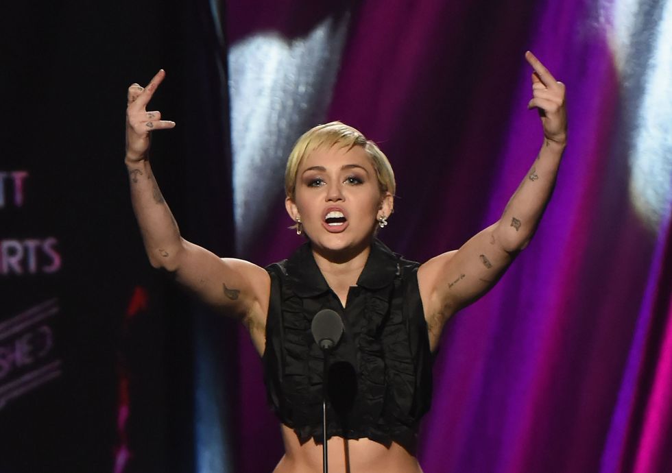 Miley Cyrus Frees The Nipples Inducts Joan Jett Into The Rock And Roll Hall Of Fame 3691