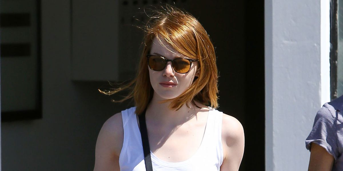 Emma Stone Wandering Around Carrying A Bag With Andrew Garfields Name