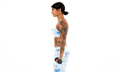 Massy Mankofit Arias macht Bizeps-Curls Bild