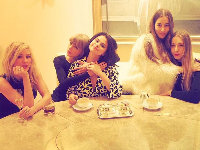 18-t-swift-photos-that-define-squad-goals