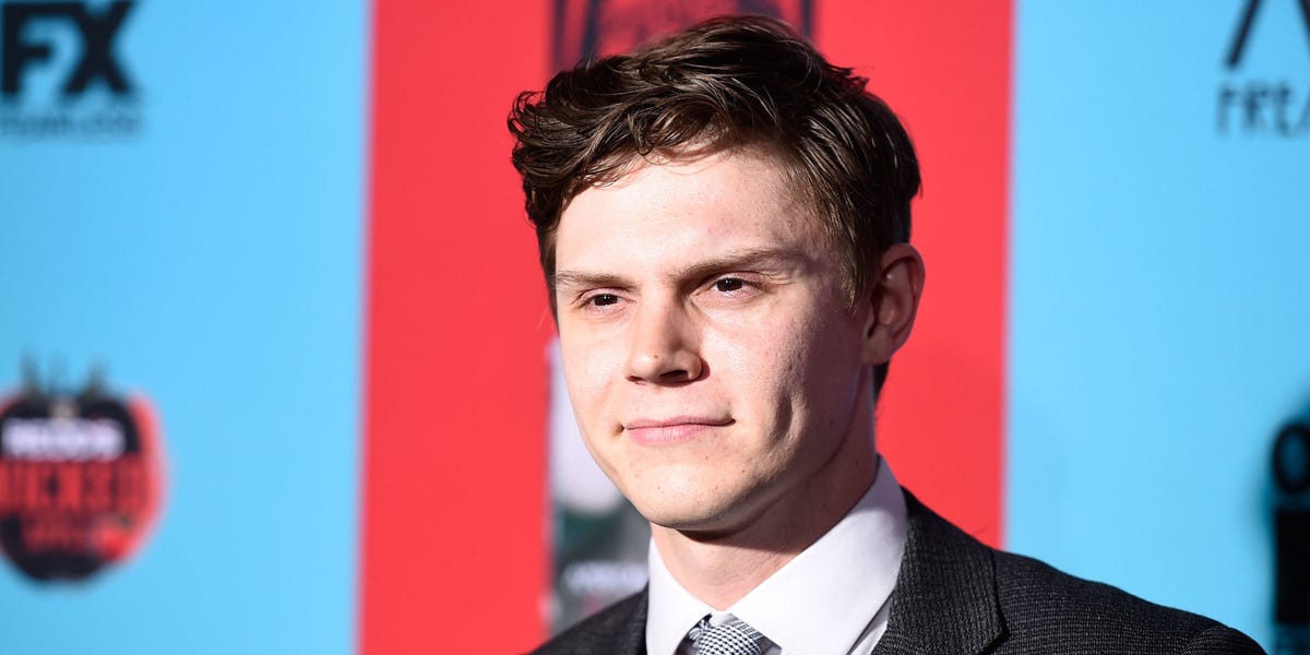 A Newly Single Evan Peters Explains What It Takes To Date Him
