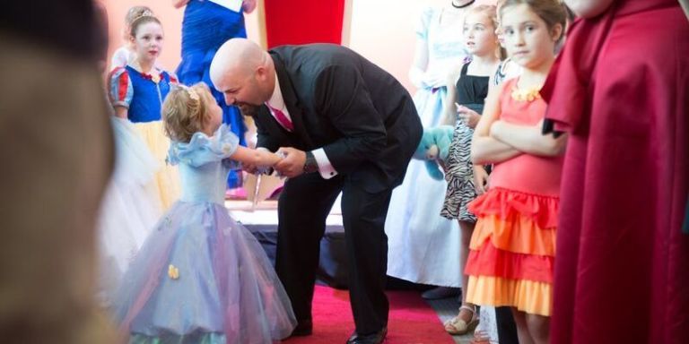 Terminally Ill 5 Year Old Gets Her Dream Birthday Party Prom And Wedding