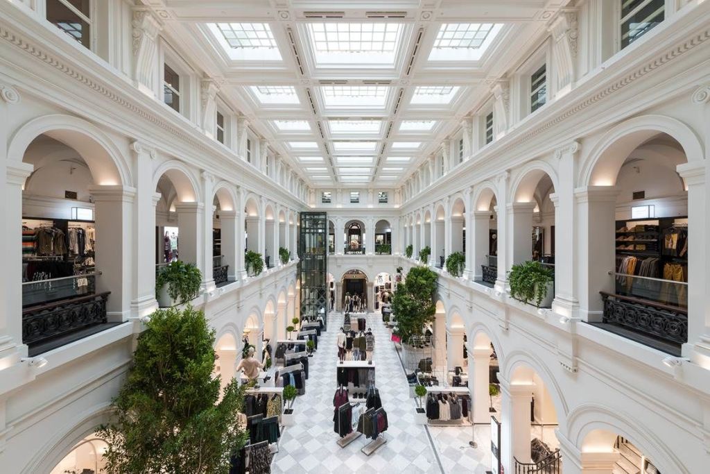 h&m pitt street opening hours