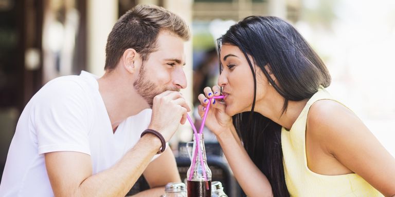 11 Things Every Woman Thinks on Tinder Dates