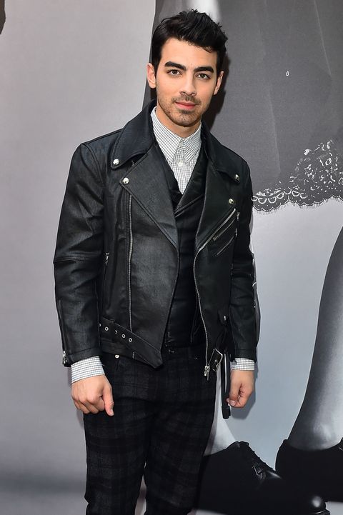 Joe Jonas Explains Cake By The Ocean Which Is Helpful - 