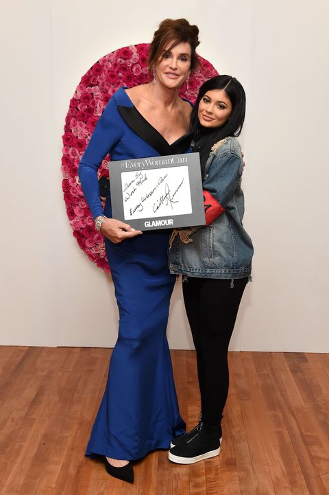 Kylie Jenner Wardrobe Malfunction At 2015 Glamour Women Of The