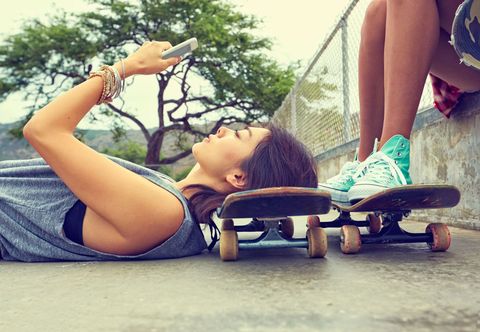Human leg, Elbow, Hat, Leisure, Skateboarding, Summer, Knee, Boardsport, Skateboard, Wrist, 
