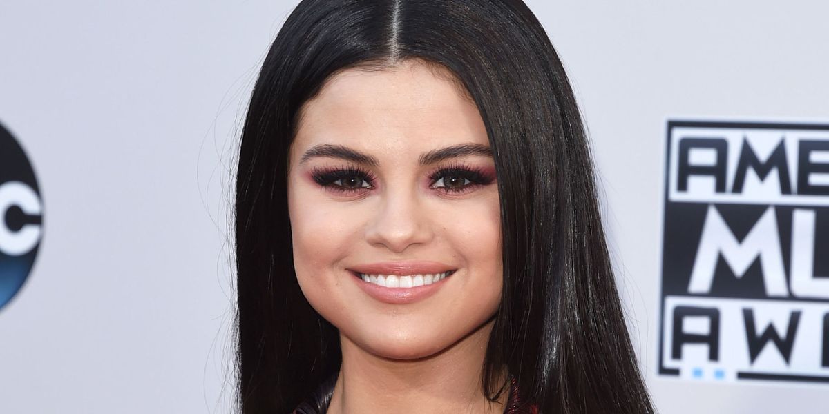 You Have to See Selena Gomez's Super Sexy AMAs Dress From the Back