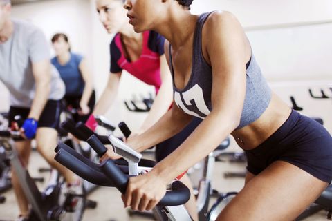 Rameno, Sportovní jednotné, Lidské nohy, Sportovní oblečení, Indoor cycling, Loket, řídítka jízdních Kol, tričko bez Rukávů, Cyklistické kalhoty, Uniformy, 