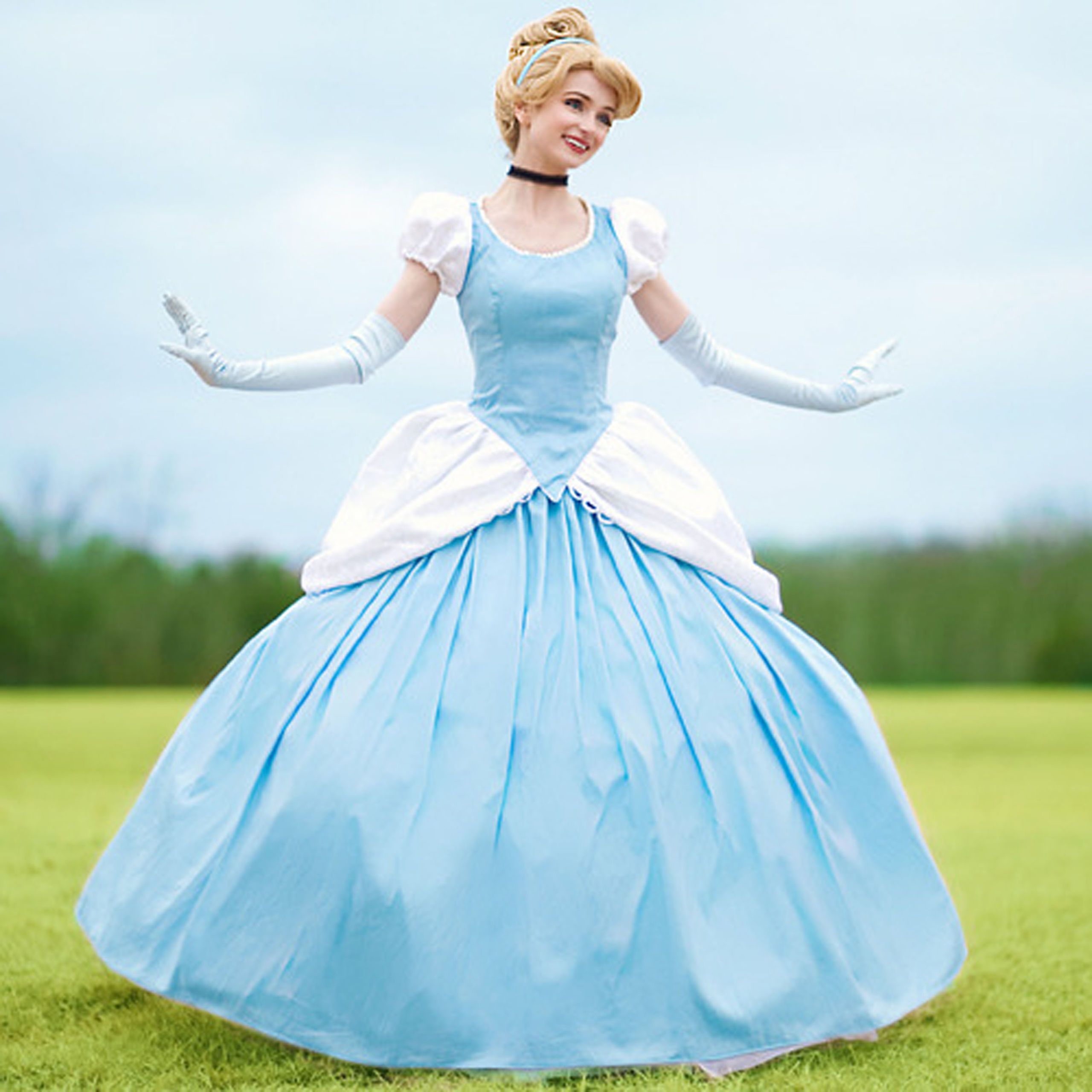 Настоящий золушка. Золушка Дисней Золушка платье. Платье Золушки Дисней. Платье Cinderella 1088.
