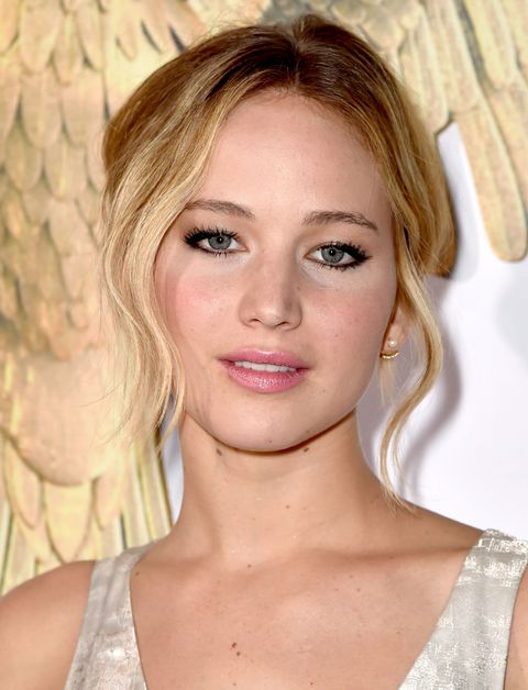 Jennifer Lawrence Moles Are Photoshopped Off 