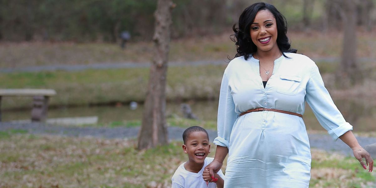 Woman Honors Her Late Husband In Stunning Viral Maternity Photos