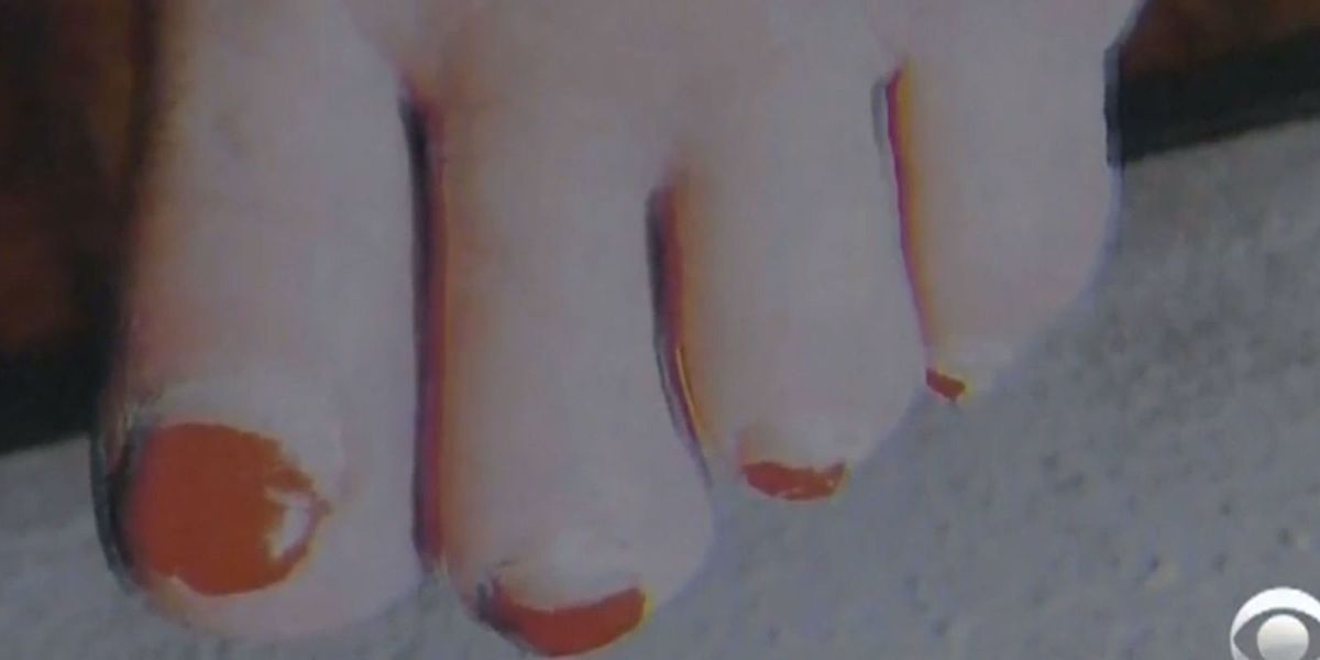Skin, Joint, Toe, Organ, Foot, Barefoot, Paint, Ankle, Nail, Flesh, 