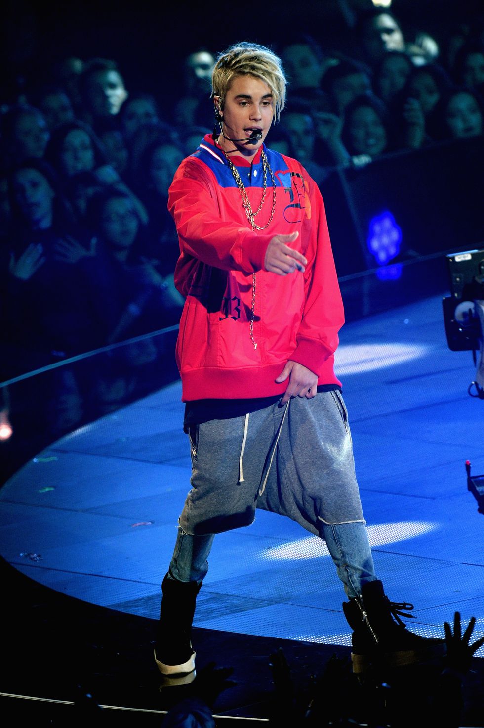 Justin Bieber wearing a Rangers Jersey @IHeartAwards : r/rangers