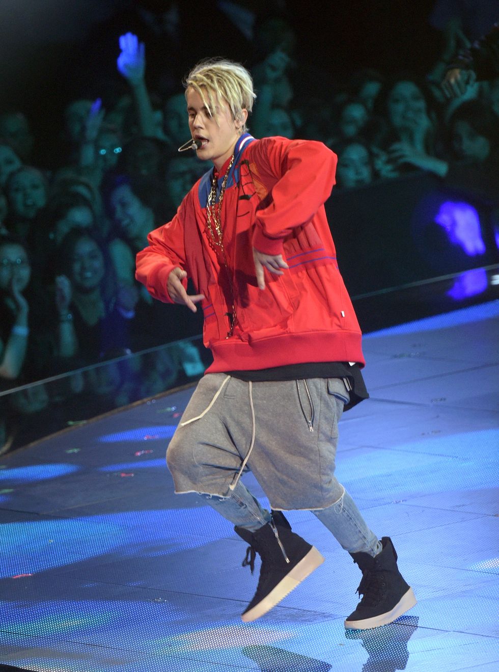 Justin Bieber wearing a Rangers Jersey @IHeartAwards : r/rangers