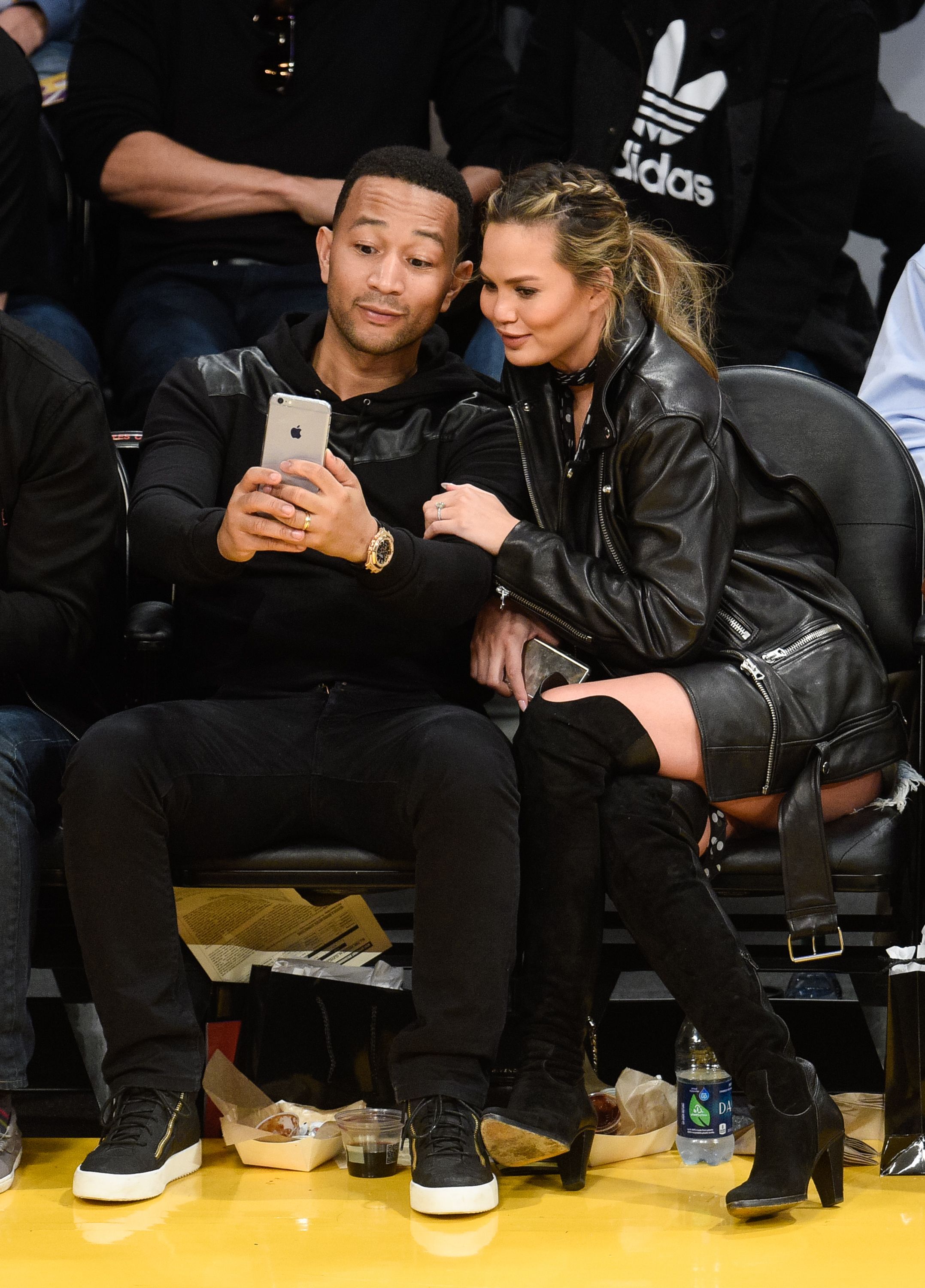 Chrissy Teigen And John Legend Baby Photo John Legend And Chrissy Teigen Share First Photos Of Luna