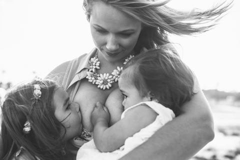 This Is What Breastfeeding 2 Babies at Once Is Really Like ...