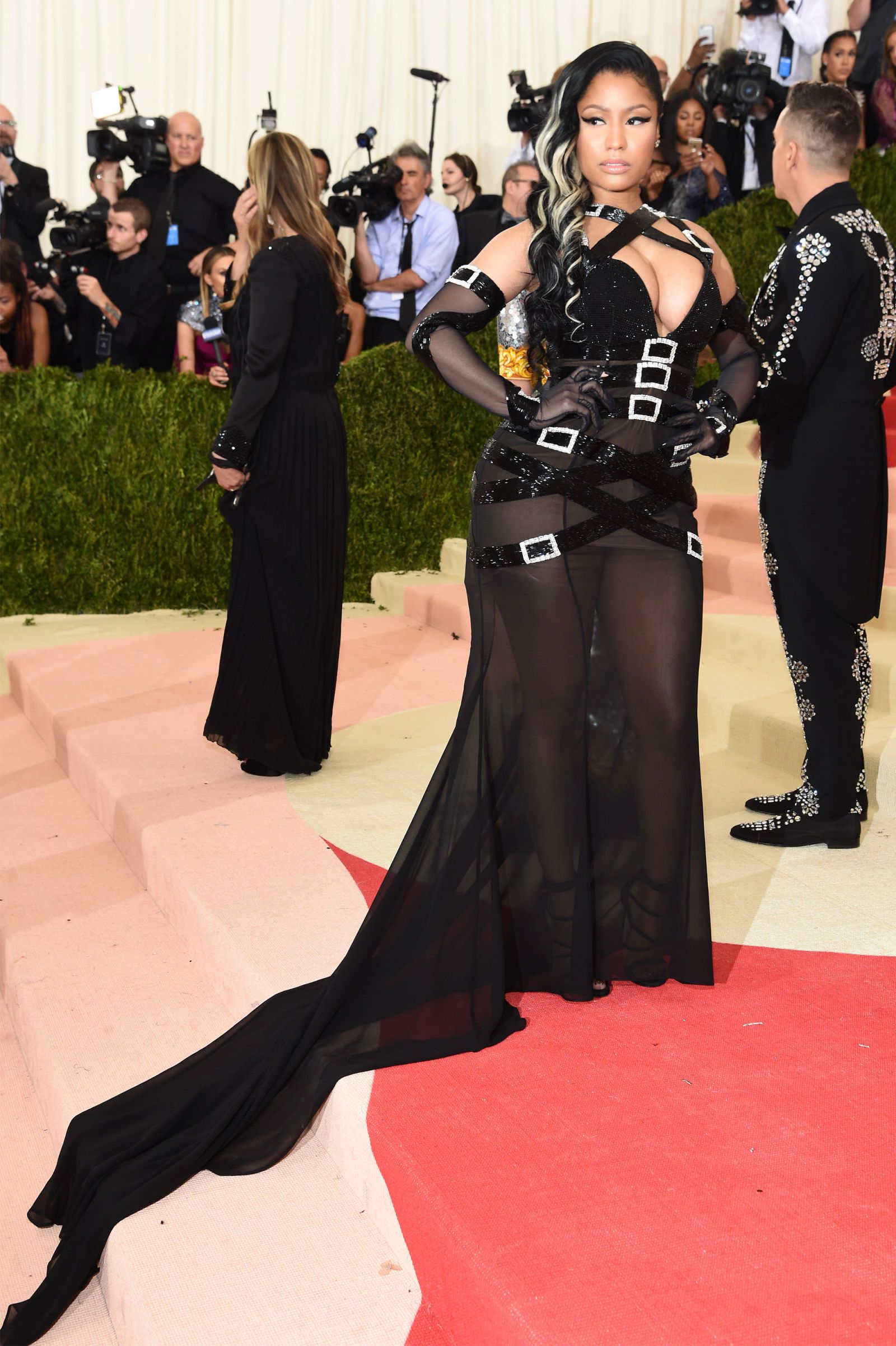 Ники минаж мет гала. Nicki Minaj met Gala. Мет Гала 2018 Ники. Мет Гала 2016 Ники.
