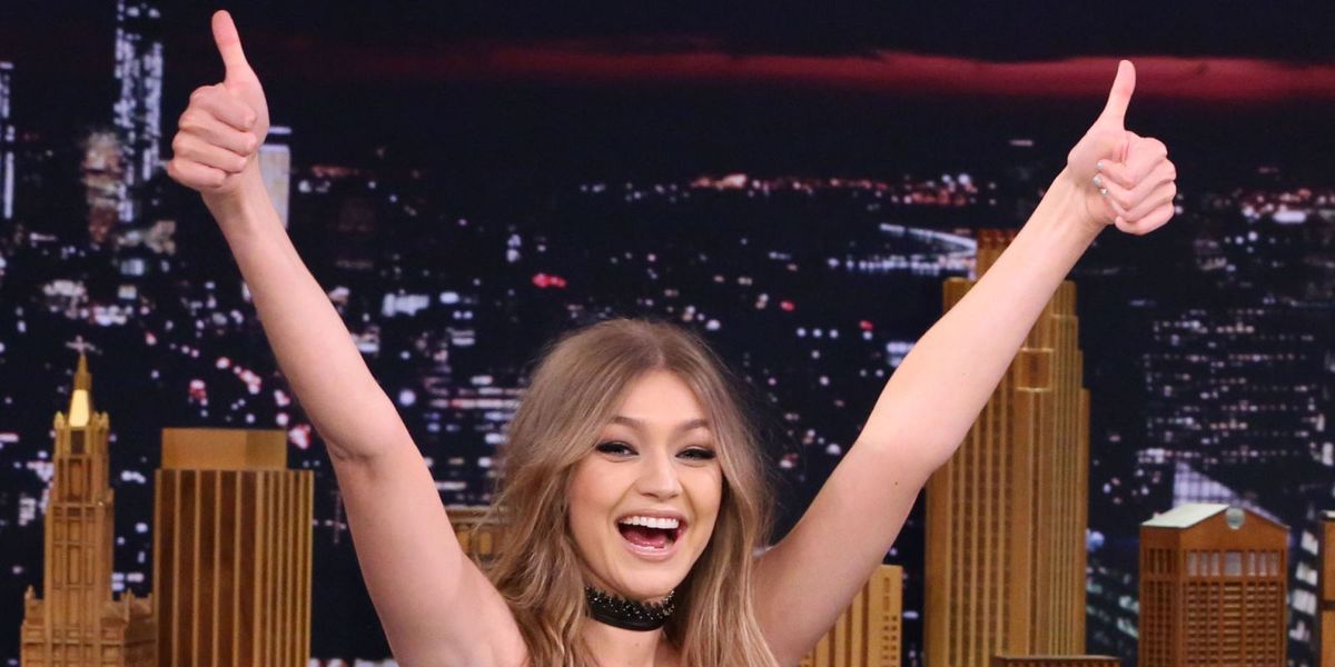 Gigi Hadid devours gourmet burger on The Tonight Show after