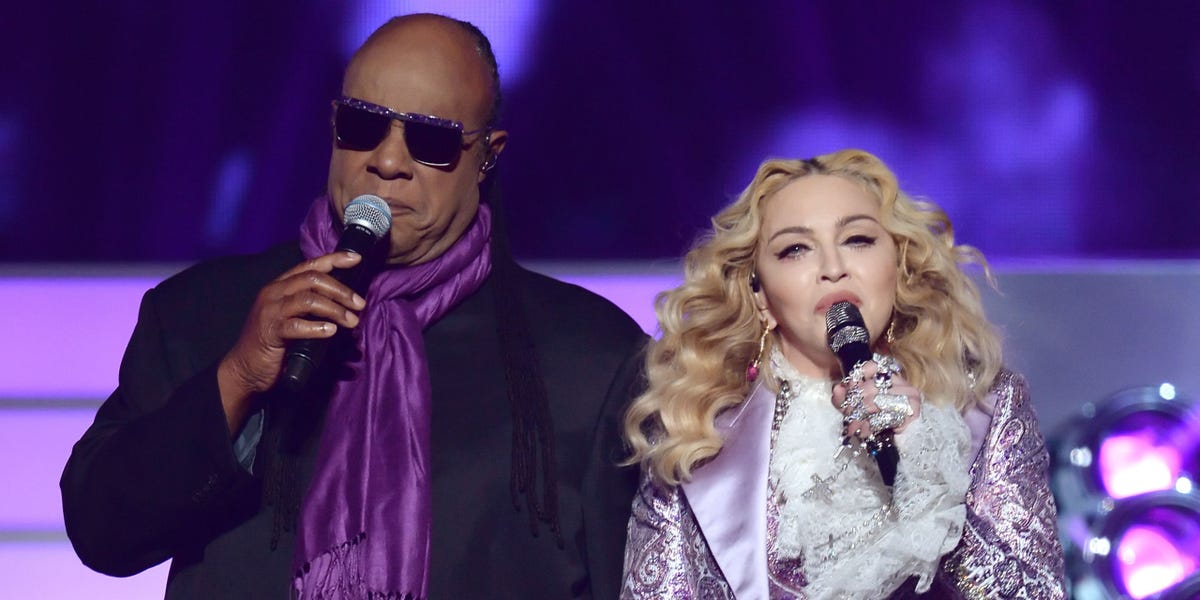 Madonna Performs Prince Tribute At The 2016 Billboard Music Awards