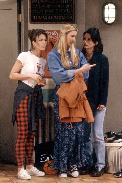 Phoebe Buffay Friends Fashion Phoebe Buffays Best Fashion Moments On 0637